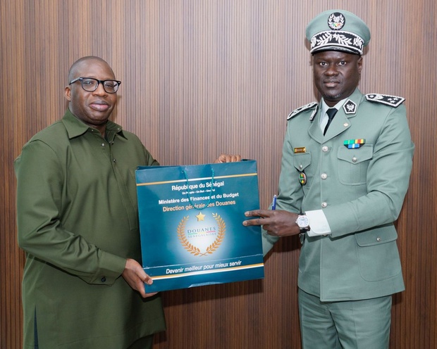 Direction générale des Douanes : Le nouveau directeur général, Babacar Mbaye a pris fonction Direction générale des Douanes : Le nouveau directeur général, Babacar Mbaye a pris fonction