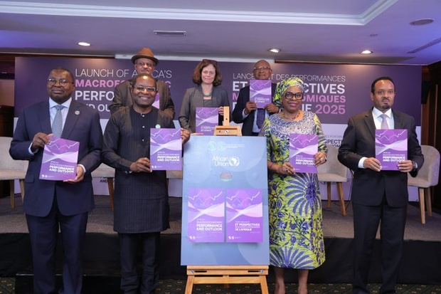 La Banque africaine de développement présente un nouveau rapport qui met en lumière le renforcement de la croissance économique de l’Afrique dans un contexte mondial incertain La Banque africaine de développement présente un nouveau rapport qui met en lumière le renforcement de la croissance économique de l’Afrique dans un contexte mondial incertain