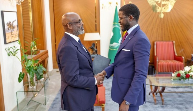Audience entre le Directeur Afrique du Fmi et le président Bassirou Diomaye Faye : Abebe Aemro Selassie pour le renforcement du partenariat avec le Sénégal Audience entre le Directeur Afrique du Fmi et le président Bassirou Diomaye Faye : Abebe Aemro Selassie pour le renforcement du partenariat avec le Sénégal