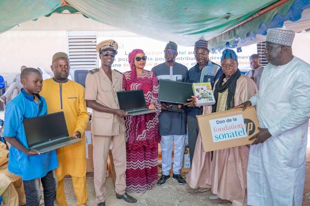 Cem de Thiaré log : La Fondation Sonatel offre du matériel didactique et informatique Cem de Thiaré log : La Fondation Sonatel offre du matériel didactique et informatique