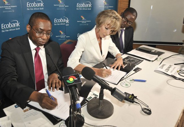 Samuel Ashitey Adjei  à gauche
