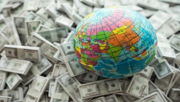La dette publique mondiale a atteint un niveau record à 102 000 milliards de dollars en 2024, les pays en développement étant les plus durement touchés