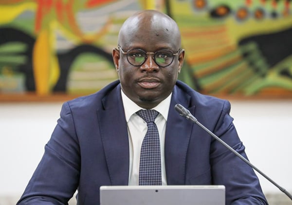 Lancement de l’emprunt obligataire de 300 milliards : Le ministre Cheikh Diba annonce un volet spécifiquement dédié à la diaspora Lancement de l’emprunt obligataire de 300 milliards : Le ministre Cheikh Diba annonce un volet spécifiquement dédié à la diaspora