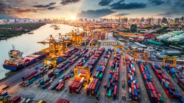 La finance peut mettre le commerce en danger, laissant l'économie mondiale « au bord du gouffre » – les pays en développement étant les plus touchés La finance peut mettre le commerce en danger, laissant l'économie mondiale « au bord du gouffre » – les pays en développement étant les plus touchés