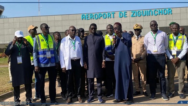 Tournée économique en Casamance : Le chef de l’Etat salue la reprise des travaux de l’aéroport de Ziguinchor Tournée économique en Casamance : Le chef de l’Etat salue la reprise des travaux de l’aéroport de Ziguinchor
