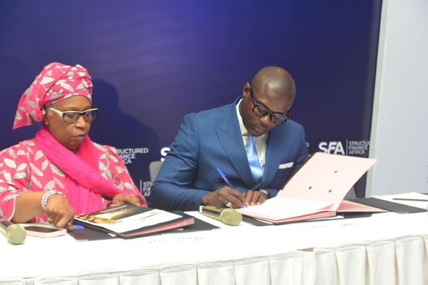 De gauche à  droite , Dr Fatma Guenoune présidente de la LISCA  et Isaac Mbaye Directeur général de Invictus Capital & Finance