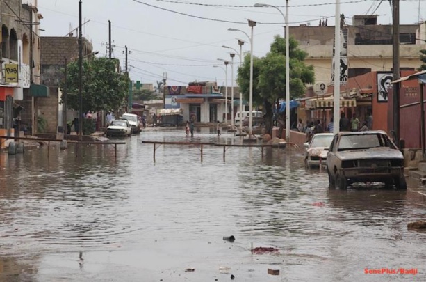 Projet de lutte des Inondations : Macky Sall veut un bilan financier et technique Projet de lutte des Inondations : Macky Sall veut un bilan financier et technique