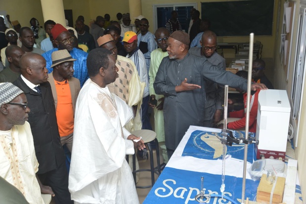 Visite guidée du bloc scientifique entièrement offert par le parrain El Hadji Seybatou AW Visite guidée du bloc scientifique entièrement offert par le parrain El Hadji Seybatou AW