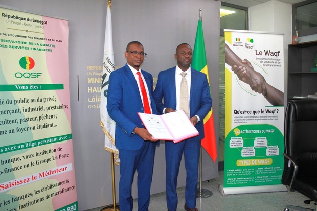 De gauche à droite Dr Ahmed Lamine Athie, Directeur général de la Haw et Papa Amadou Diagne, Secrétaire exécutif de l’Oqsf