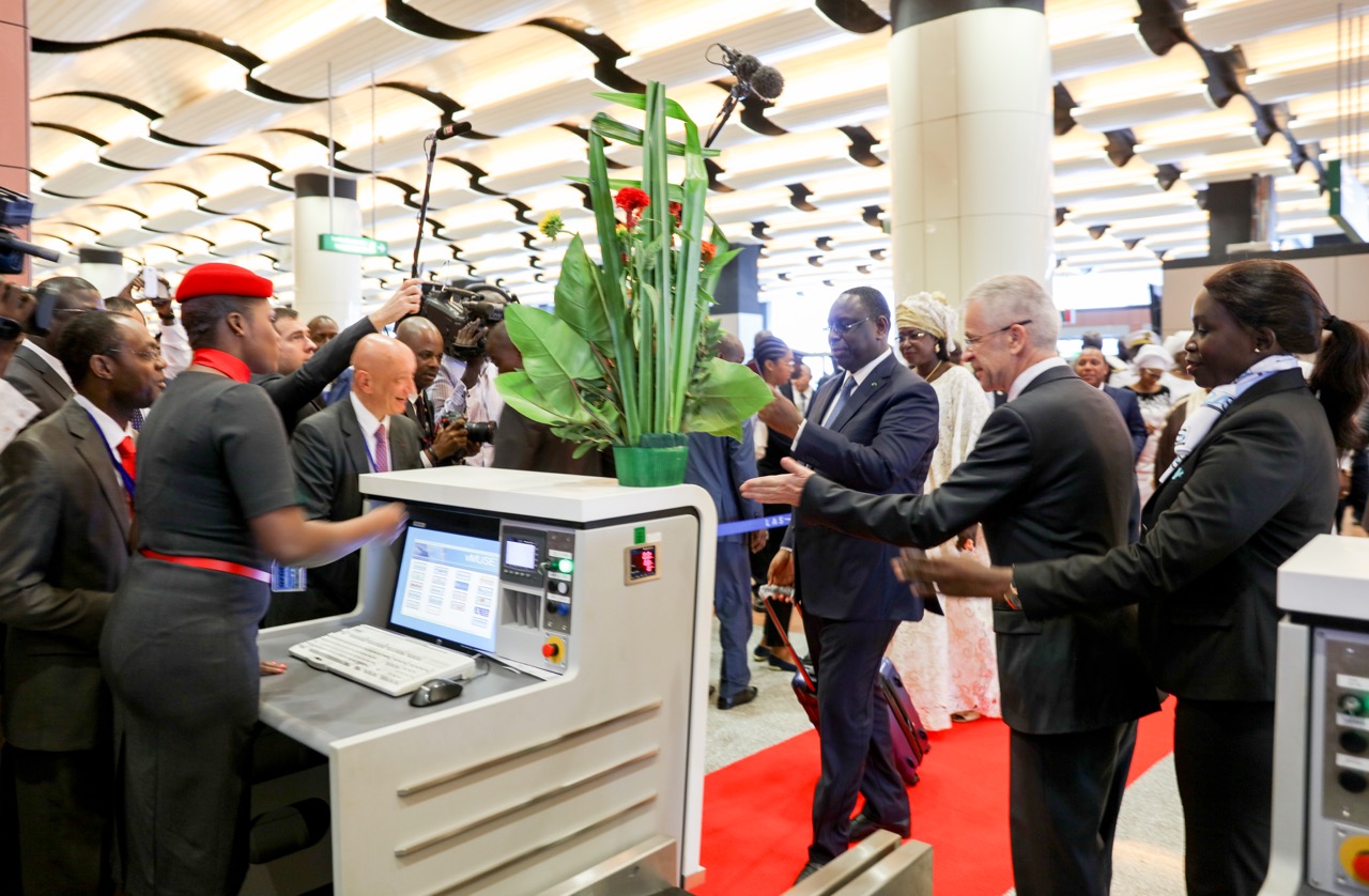 TRANSPORT AERIEN :  Le président Macky Sall plaide pour une compagnie aérienne forte TRANSPORT AERIEN :  Le président Macky Sall plaide pour une compagnie aérienne forte