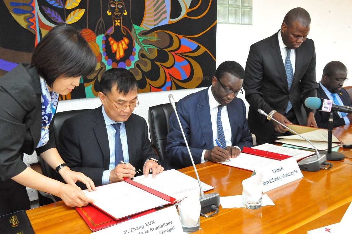 Coopération : Amadou Ba signe une série d’accords avec la Chine