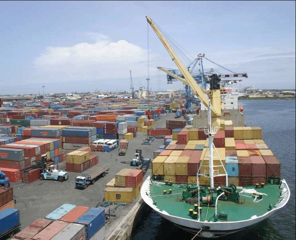 Commerce : Les exportations en repli en décembre 2017