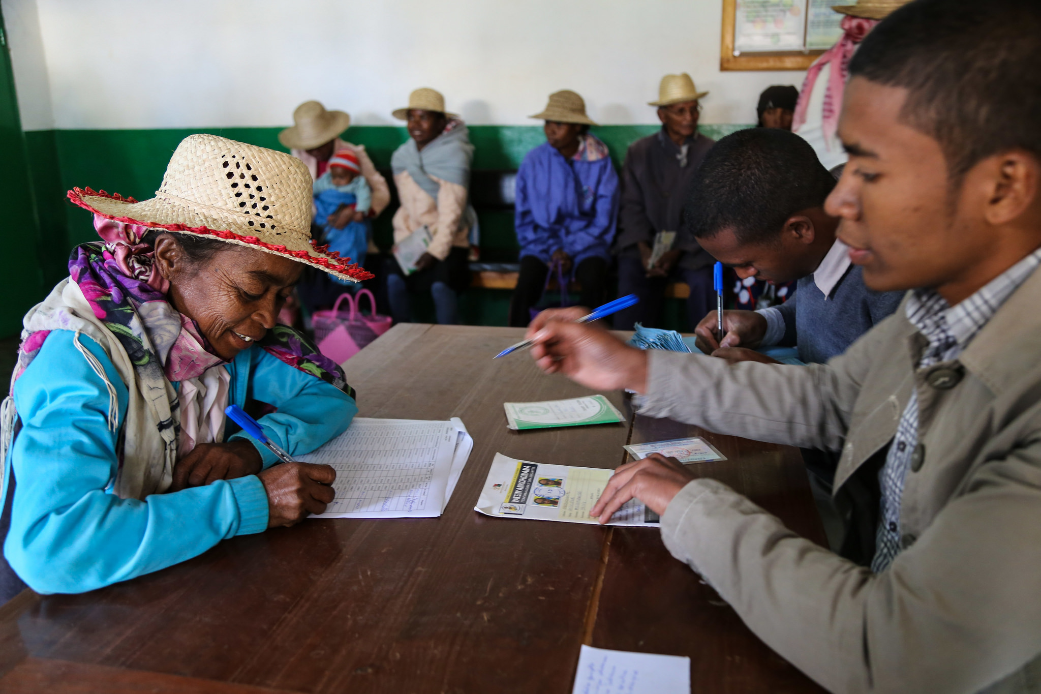 Protection sociale : Des millions de personnes échappent à la pauvreté grâce aux filets de protection sociale, mais la couverture reste insuffisante et inégale Protection sociale : Des millions de personnes échappent à la pauvreté grâce aux filets de protection sociale, mais la couverture reste insuffisante et inégale