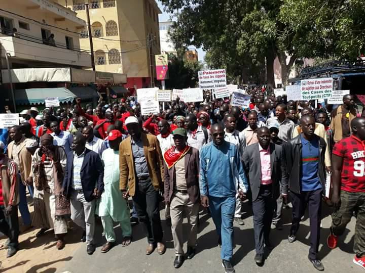 Une marche des enseignants sur la place de l'obélisque de Dakar