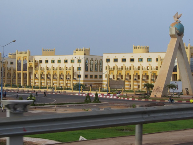 EMISSION D'OBLIGATIONS DU TRESOR PAR ADJUDICATION CIBLÉE DU MALI: 50 milliards sollicités EMISSION D'OBLIGATIONS DU TRESOR PAR ADJUDICATION CIBLÉE DU MALI: 50 milliards sollicités