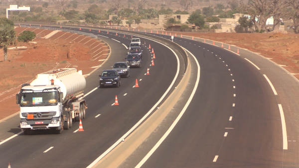 Infrastructures : 43 projets achevés en 7 ans selon Macky Sall