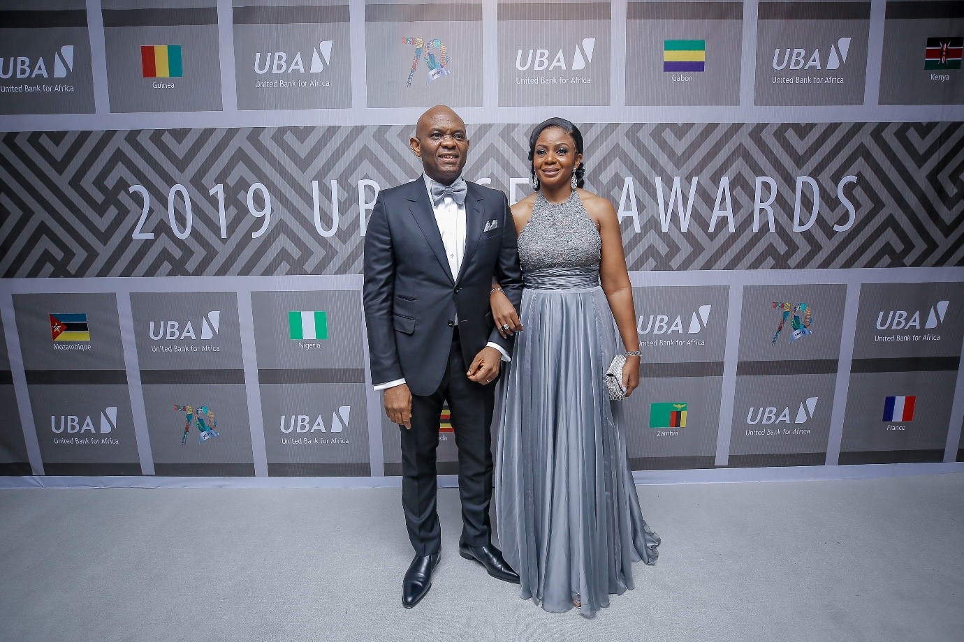 De gauche à droite; Tony Elumelu, Président du Groupe UBA, et Dr. Awele Elumelu, son épouse, lors de la cérémonie spéciale ‘UBA CEO Awards’  marquant le 70e anniversaire de la banque à Lagos le 27 avril.