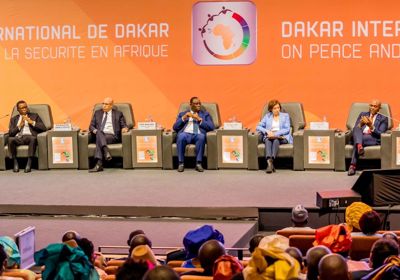 De gauche à droite : Pierre Buyoya , ancien Président du Burundi et Représentant de l'Union africaine; SE Mohamed Ould Ghazouani , Président de la République de Mauritanie; SE Macky Sall , Président du Sénégal, Florence Parly , Ministre française de la Défense , et Tony. O. Elumelu, Fondateur, Tony Elumelu Foundation et Président du Groupe United Bank for Africa (UBA))lors d’un Panel de haut-niveau sur la paix et la sécurité en Afrique