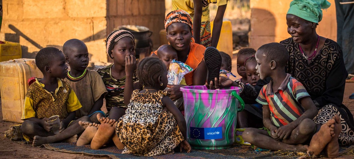 ©UNICEF/Vincent Tremeau Les pays en développement comme le Burkina Faso pourraient avoir besoin d'un soutien supplémentaire de la communauté internationale à la suite de la pandémie de COVID-19