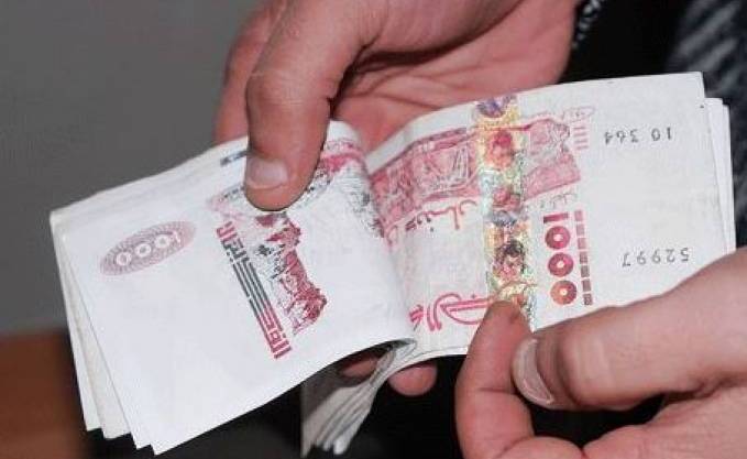 Algérie : la dévaluation du dinar entraîne une hausse des prix des produits de première nécessité Algérie : la dévaluation du dinar entraîne une hausse des prix des produits de première nécessité