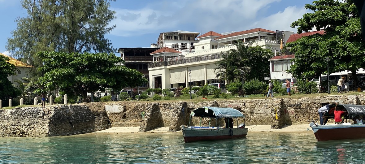 Photo ONU Info/Assumpta Massoi Le tourisme dans la ville Stone Town dans l'île de Zanzibar est au point mort.