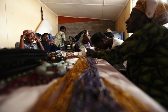 Personnes séropositives entrain de travailler Personnes séropositives entrain de travailler