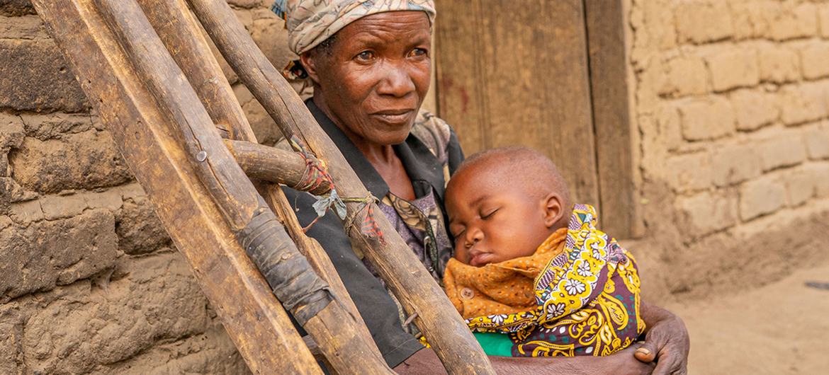 © WFP/Francis Thawani Au Malawi, la hausse des prix des denrées alimentaires pousse les plus pauvres au bord de la famine. © WFP/Francis Thawani Au Malawi, la hausse des prix des denrées alimentaires pousse les plus pauvres au bord de la famine.