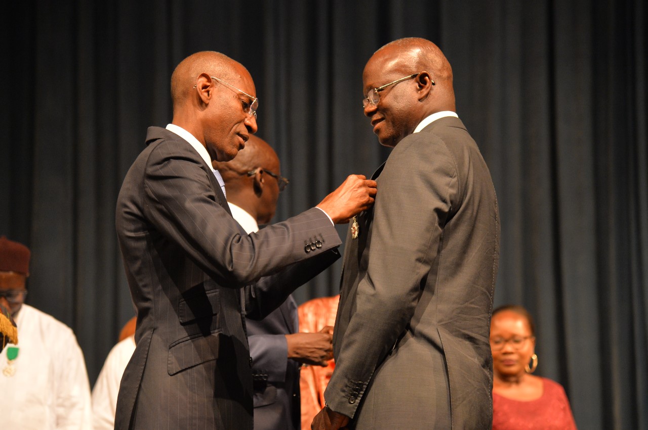 Sénégal : Mamadou Ndiaye, ancien président du Crepmf élevé au rang de Chevalier dans l’Ordre national du Lion