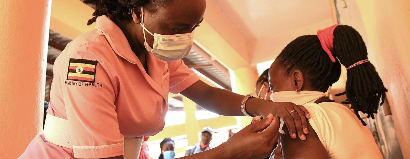 Les femmes travaillant dans le secteur de la santé gagnent 24% de moins que les hommes (ONU)