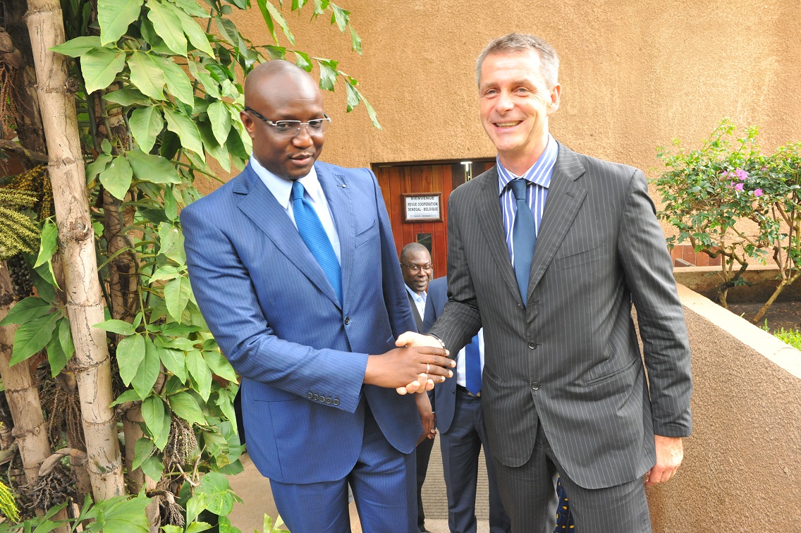Monsieur Mouhamadou Makhtar Cissé et son excellence Johan Verkammen ambassadeur du royaume de Belgique au Sénégal
