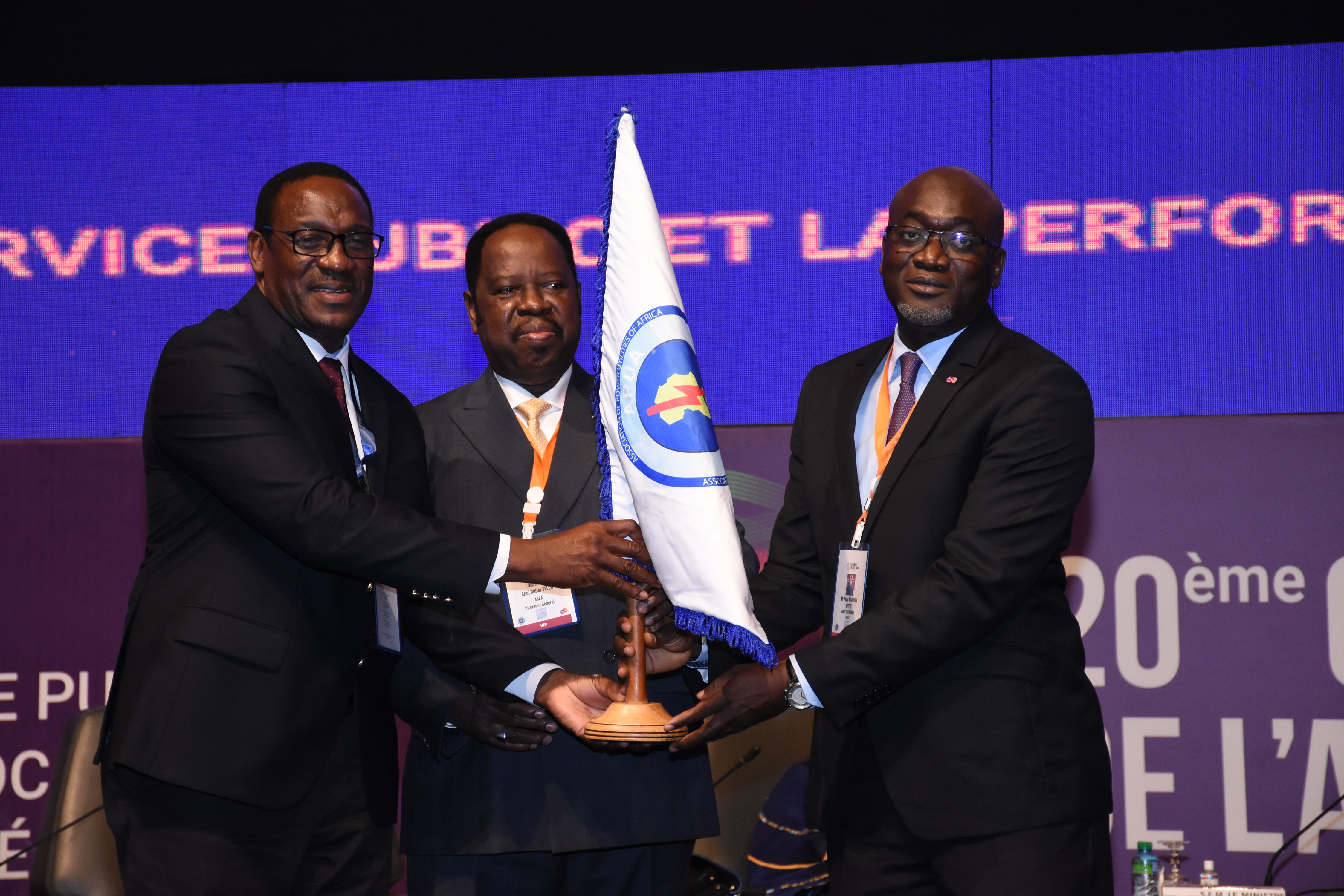 PERSPECTIVES DES SOCIETES D’ELECTRICITE EN AFRIQUE :  Les douze travaux d’Hercule