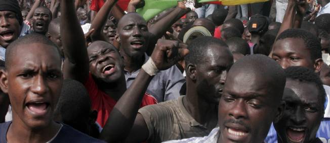 Au -delà du PSE : L’emploi et l’avenir de la jeunesse Au -delà du PSE : L’emploi et l’avenir de la jeunesse