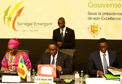 Le CEFDL prédit une croissance du Sénégal en-deçà de 4% en 2014 en cas de réduction du déficit budgétaire Le CEFDL prédit une croissance du Sénégal en-deçà de 4% en 2014 en cas de réduction du déficit budgétaire