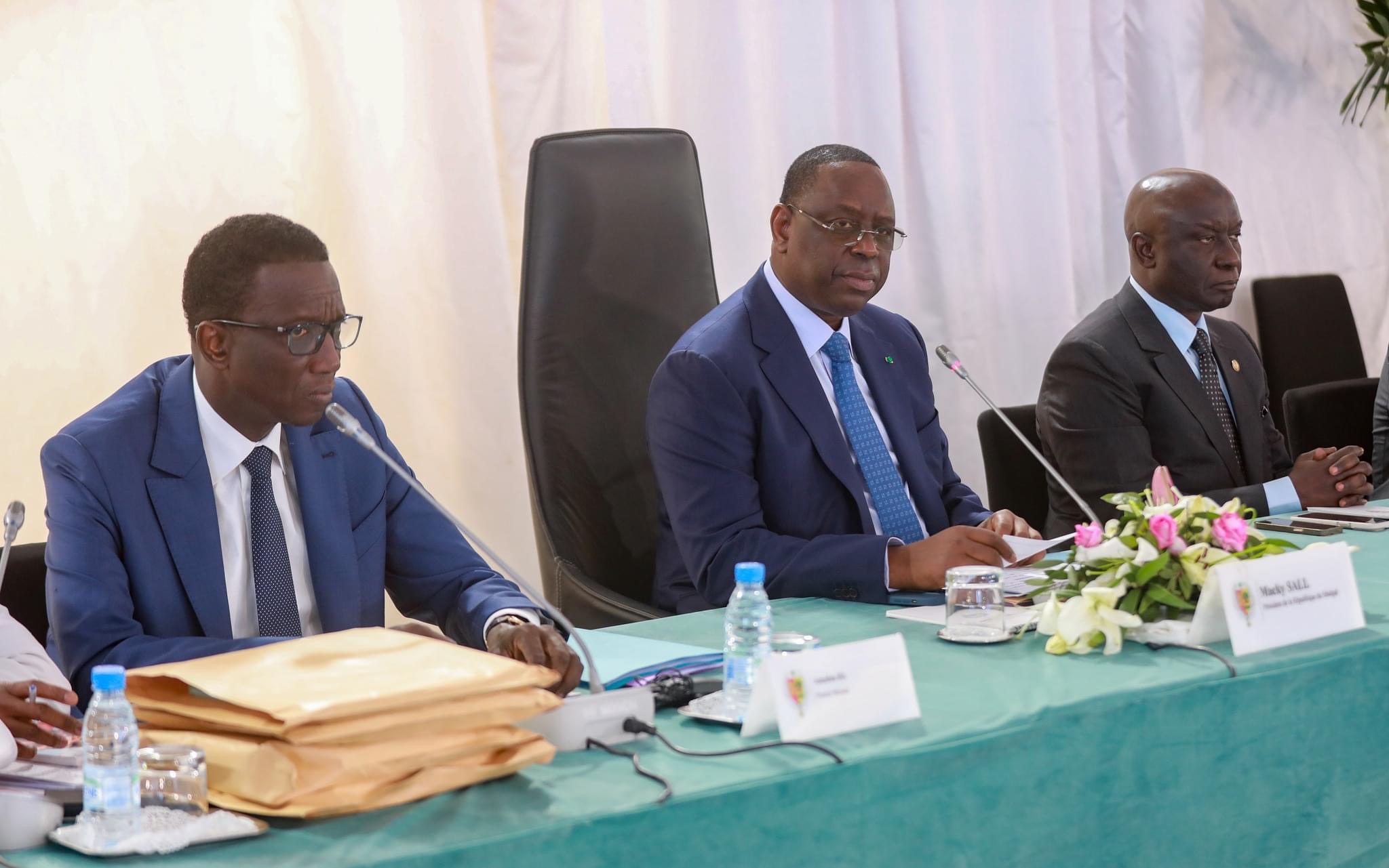 Thiès : Macky Sall valide le programme d’investissements publics de 1500 milliards Cfa pour 2023-2025