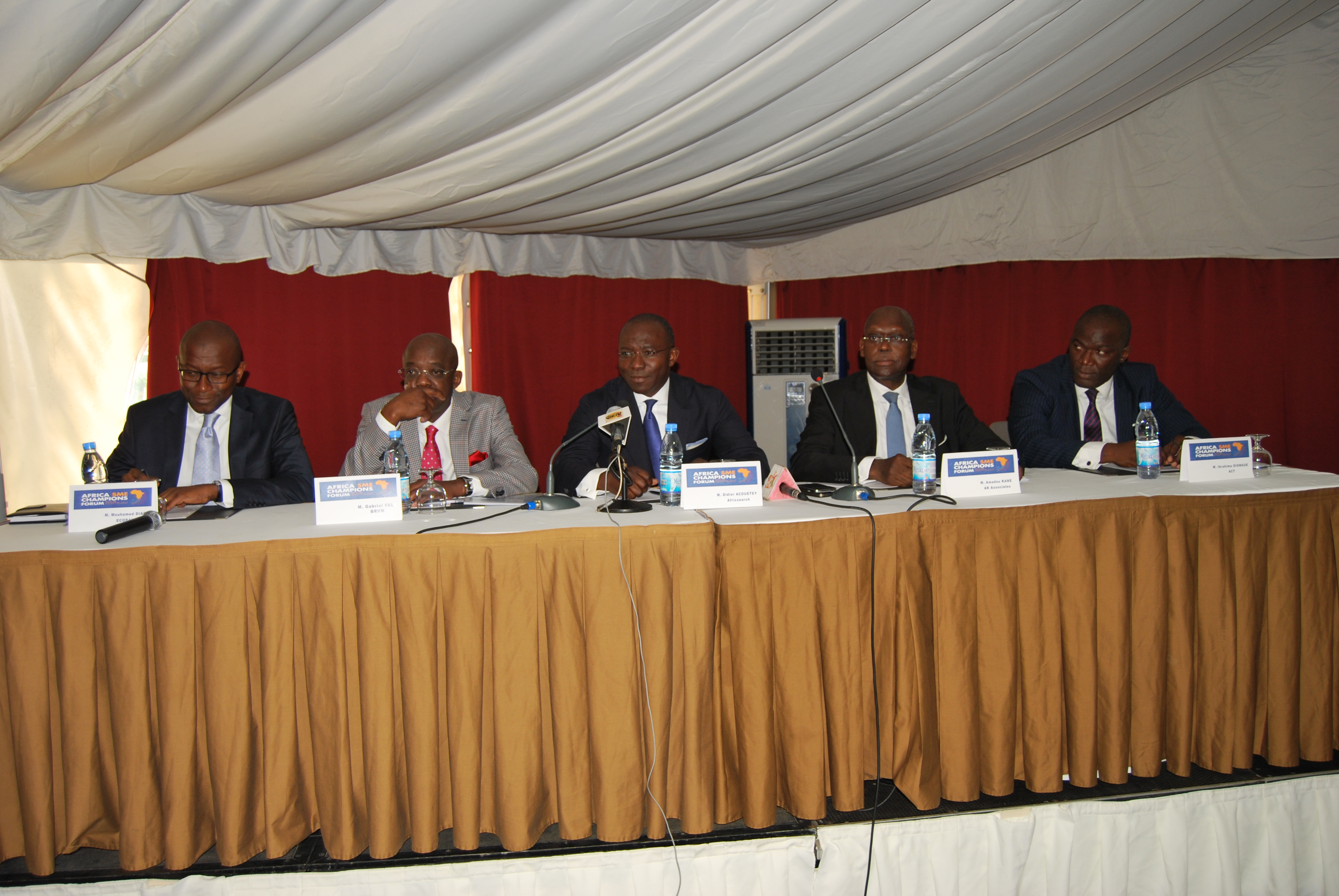 De gauche à Droite Mohamed Habib Diack de Ecobank, Gabriel Fal Pca de la BRVM, Didier Acouetey, Amadou Kane président du comité de séléction et Cheickh Diongue lors de la cérémonie de lancement