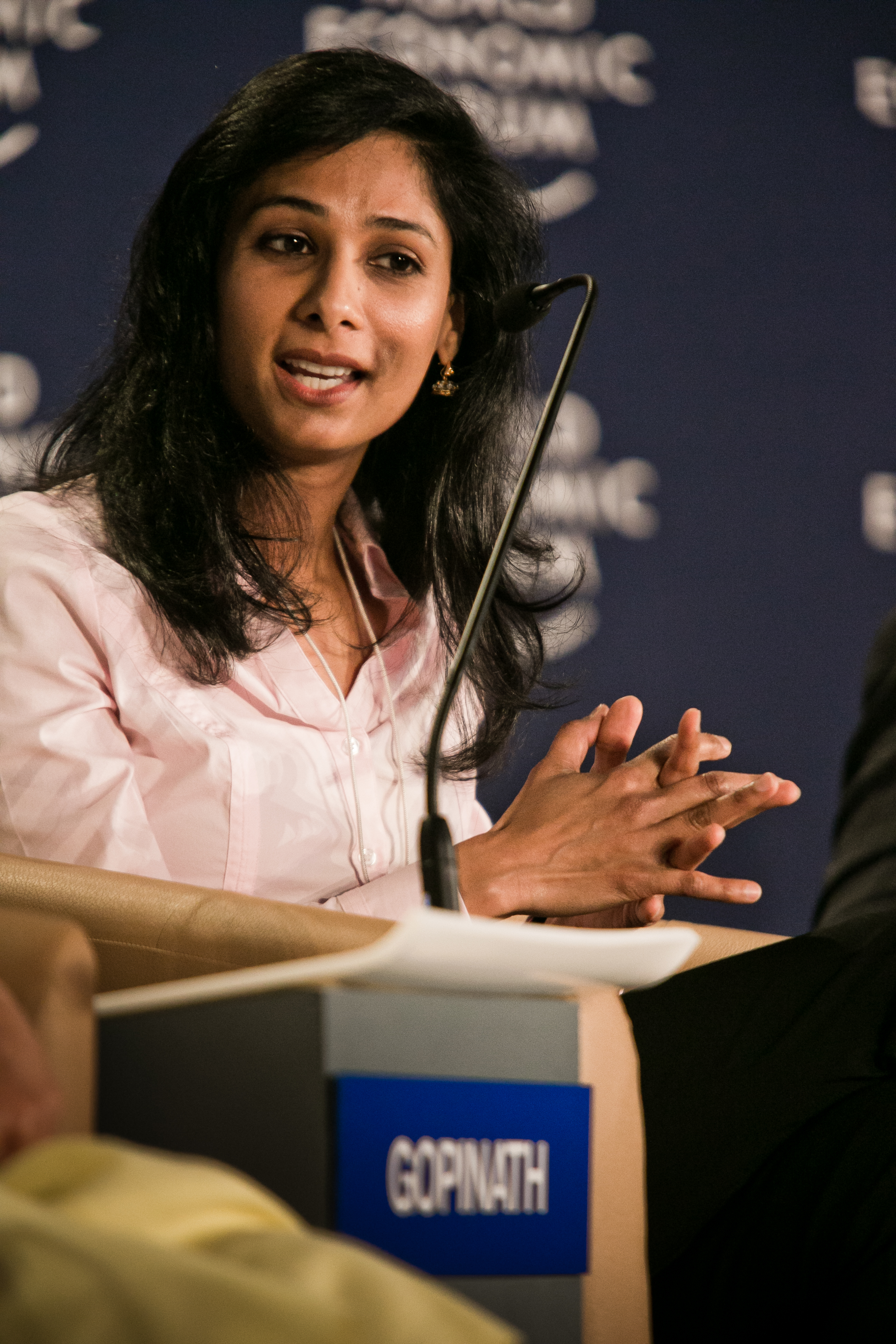 Gita Gopinath, professeur d'économie à l'Université de Harvard, est chercheur invité à la Federal Reserve Bank de Boston