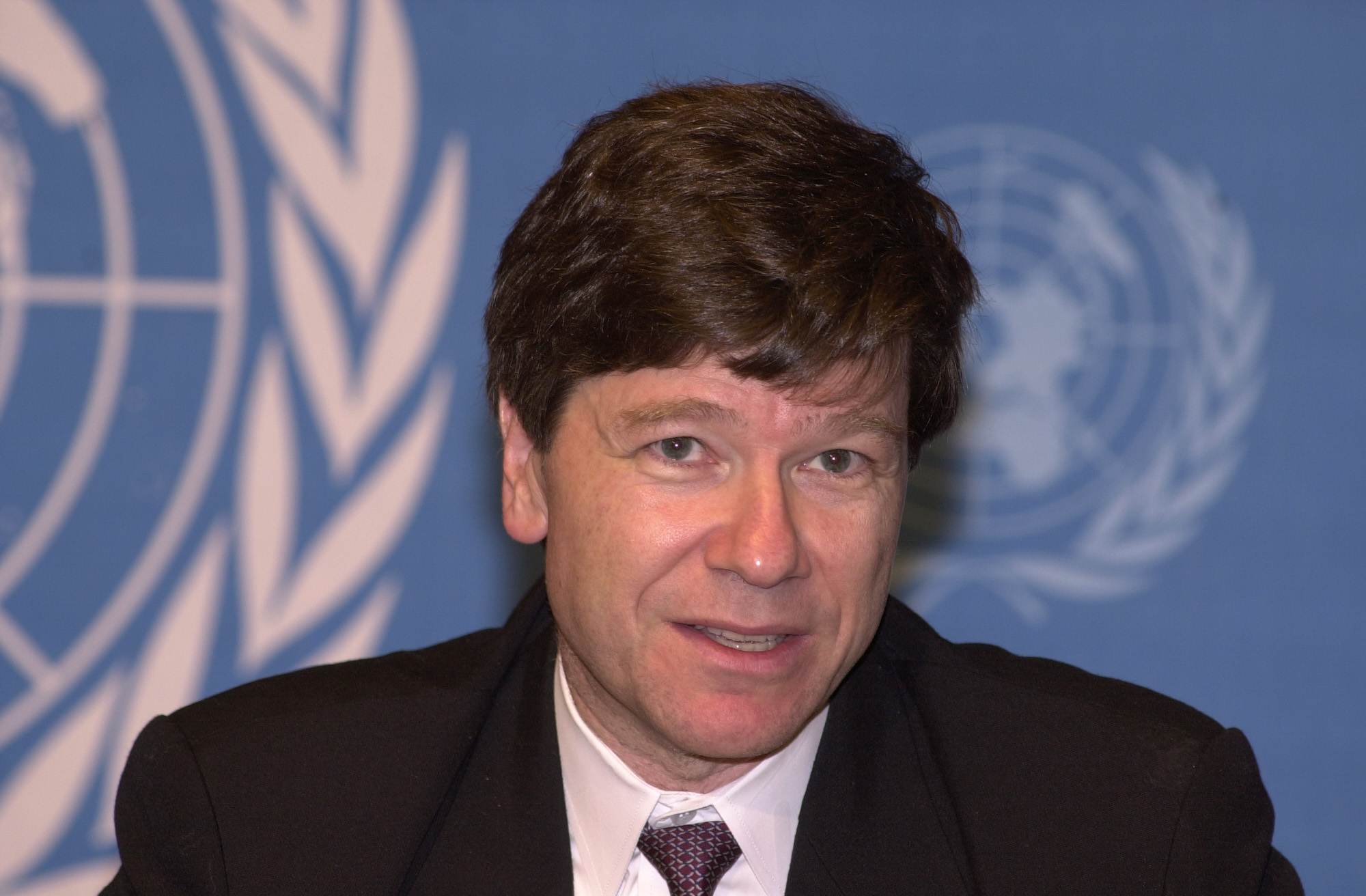 Jeffrey D. Sachs est professeur de Développement durable, professeur de Politique sanitaire et Directeur du Earth Institute à l'Université Columbia