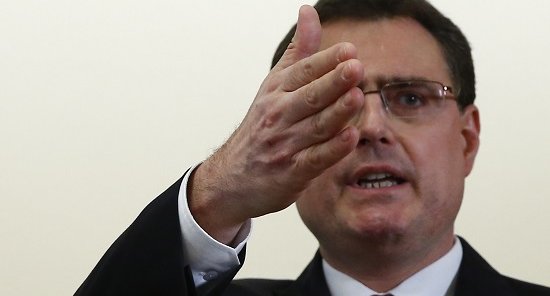 Thomas Jordan, le président de la Banque nationale suisse  vivement critiqué dans les médias et les milieux économiques suisses et internationaux Thomas Jordan, le président de la Banque nationale suisse  vivement critiqué dans les médias et les milieux économiques suisses et internationaux