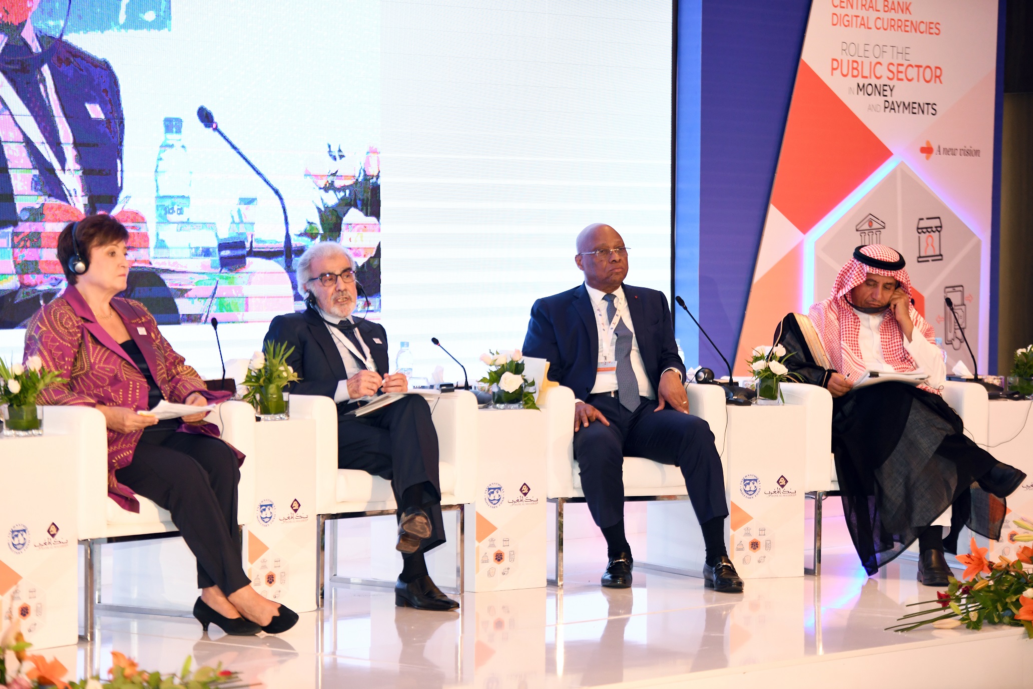 De gauche à droite : Kristalina Georgieva, Directrice Générale du FMI, Abdellatif Jouahri, Gouverneur de Bank Al-Maghrib, Jean-Claude Kassi BROU, Gouverneur de la BCEAO et Abdulrahman Al HAMIDY, Directeur Général du Fonds Monétaire Arabe (FMA) De gauche à droite : Kristalina Georgieva, Directrice Générale du FMI, Abdellatif Jouahri, Gouverneur de Bank Al-Maghrib, Jean-Claude Kassi BROU, Gouverneur de la BCEAO et Abdulrahman Al HAMIDY, Directeur Général du Fonds Monétaire Arabe (FMA)