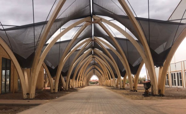 Une vue des chapiteaux installés dans le Centre de de conférence en construction pour les Assemblées Annuelles du FMI et de la Banque Mondiale prévues en octobre 2023 à Marrakech (Maroc)