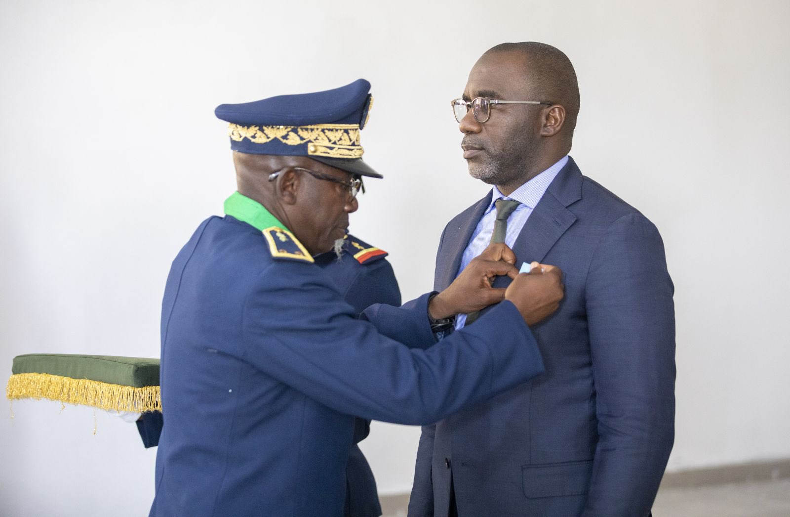 Distinction : Doudou Ka reçoit la médaille d’honneur de l’aéronautique militaire