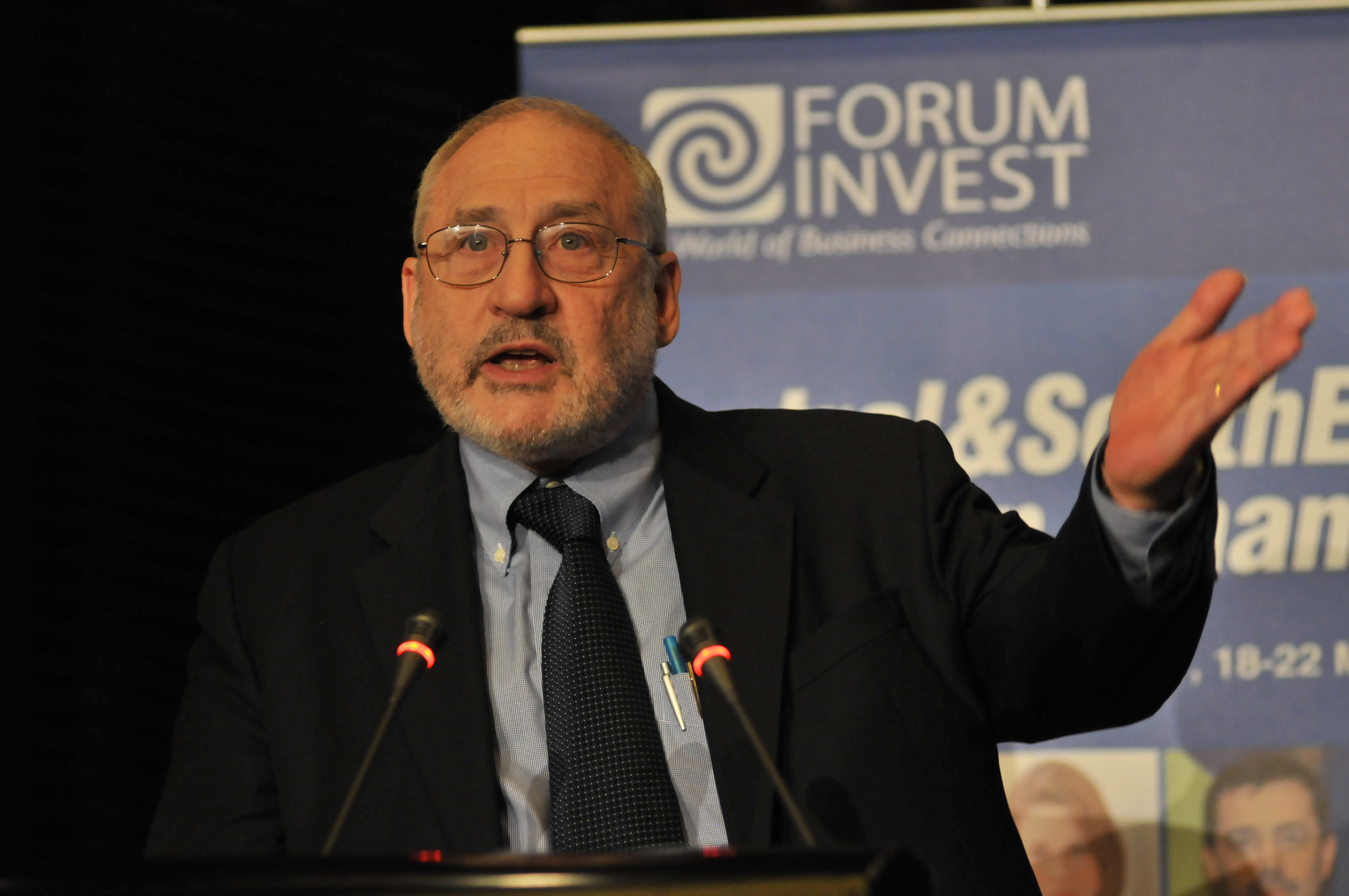 Joseph Stiglitz est prix Nobel d'économie et professeur à l'université de Columbia à New-York. Joseph Stiglitz est prix Nobel d'économie et professeur à l'université de Columbia à New-York.