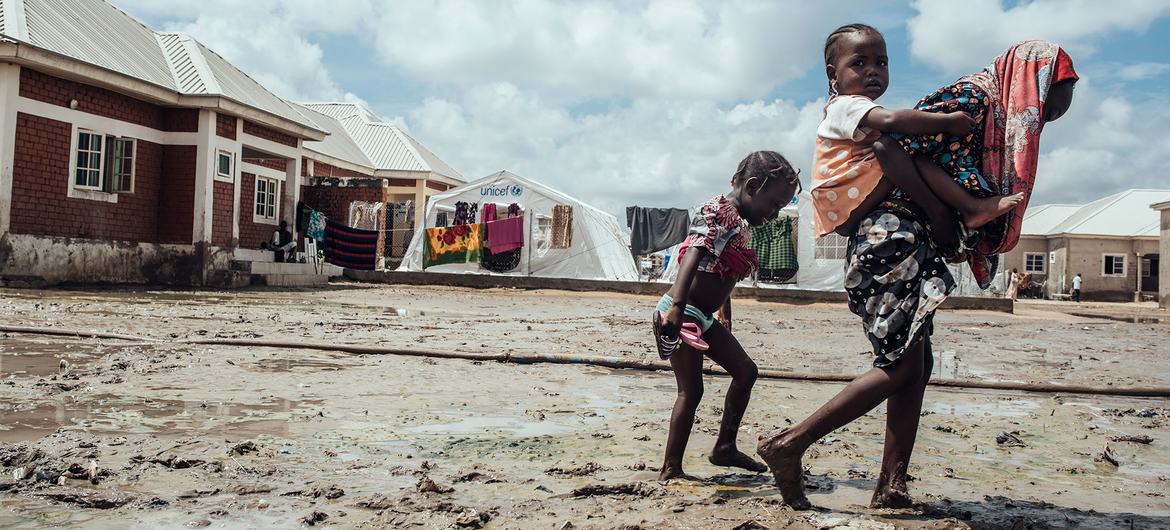 © UNICEF/KC Nwakalor Des enfants dans un camp pour personnes déplacées à Maiduguri, dans le nord-est du Nigéria (archive).