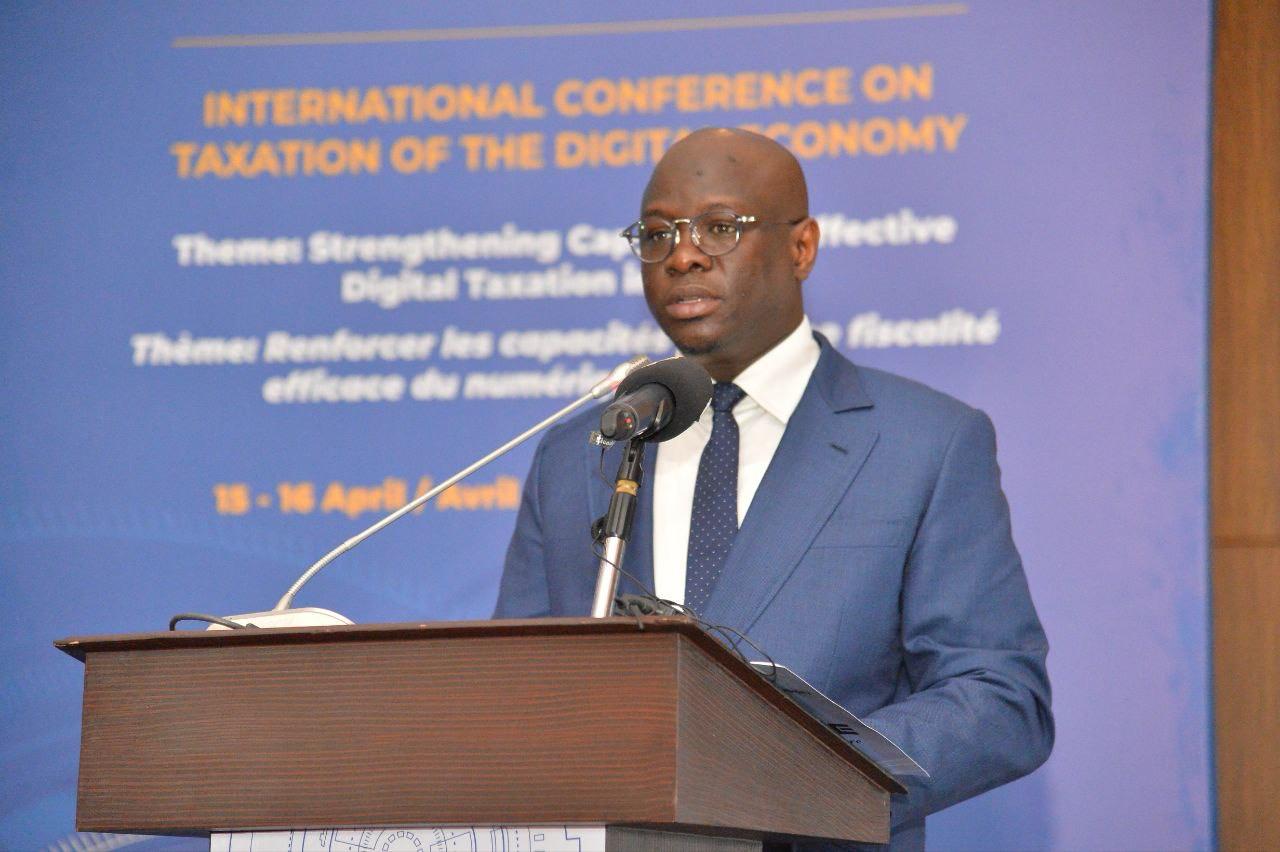 Cheikh Diba , Ministre des Finances et du Budget à l'ouverture du Forum internationale sur la fiscalité  numérique