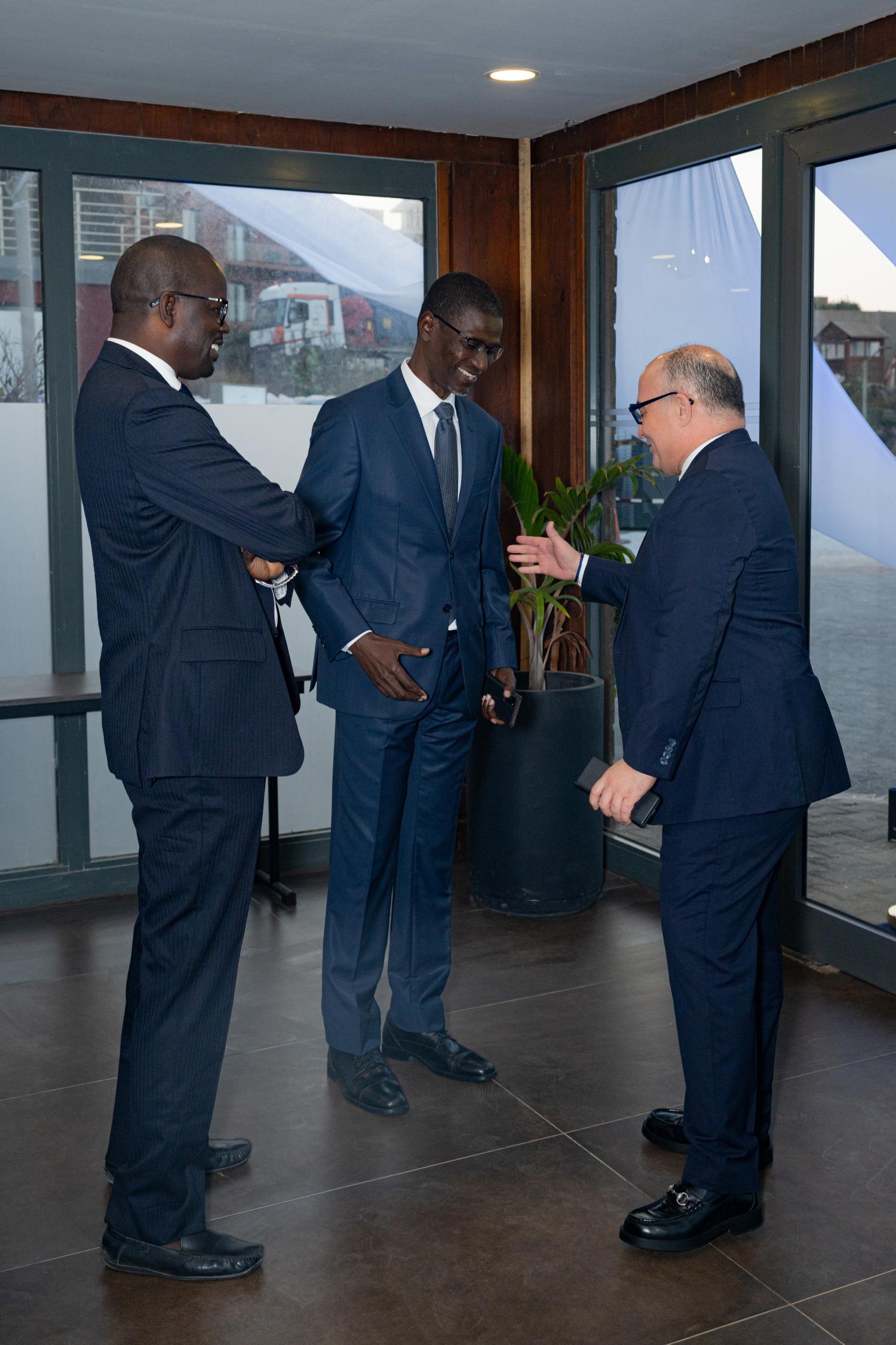 M. Sidy FAYE Président du Conseil d’administration de NSIA en compagnie de notre partenaire stratégique M. Sami GARGOURI directeur général de la BSIC et M.Souleymane GUEYE DRH de NSIA Assurances