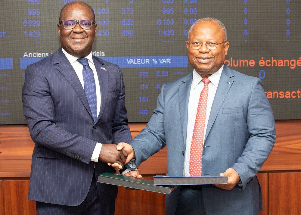 De gauche à droite Dr. Edoh Kossi Amenounvé, Directeur général de la Brvm et Alain Ebobissé, Directeur général d'Africa50