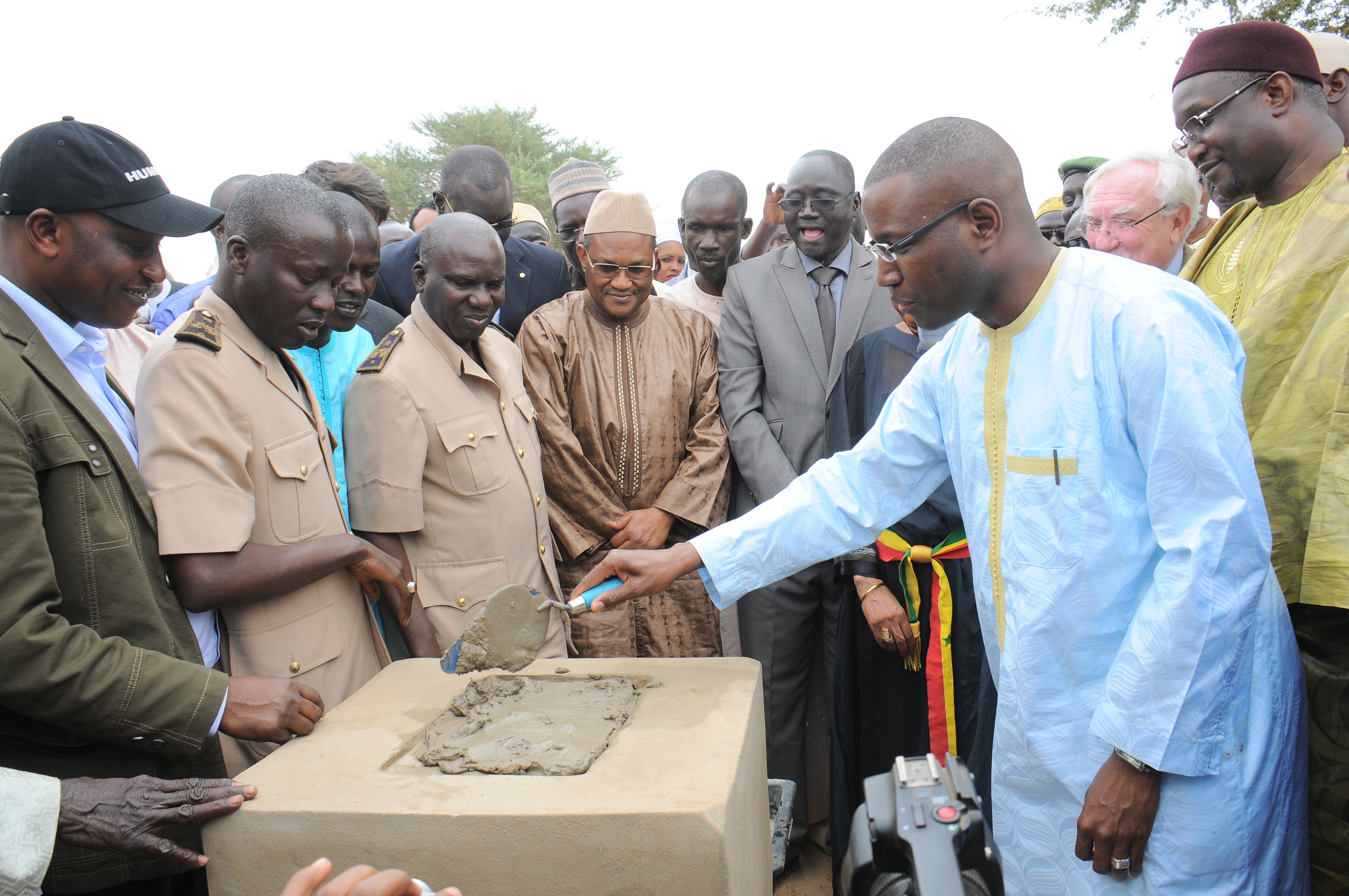 Amadou Hott, le Directeur Général de FONSIS qui procède à la pose de la première pierre