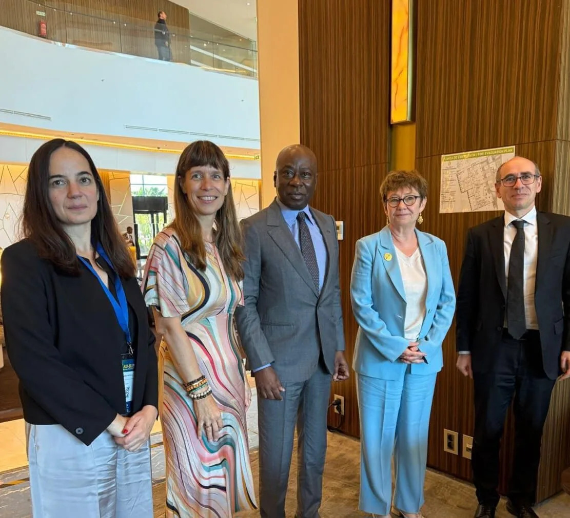 Sommet Afrique - Union européenne :  Le président de Business Africa, Baïdy Agne échange avec la présidente de la Berd