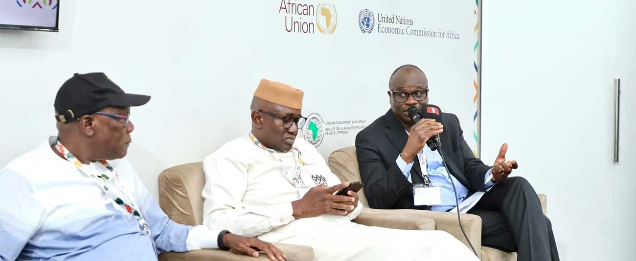 Le Groupe de la Banque africaine de développement demeure un soutien « très solide » pour la Grande muraille verte, souligne Al-Hamndou Dorsouma (premier à droite), chef de la division Climat et Croissance verte de la Banque.