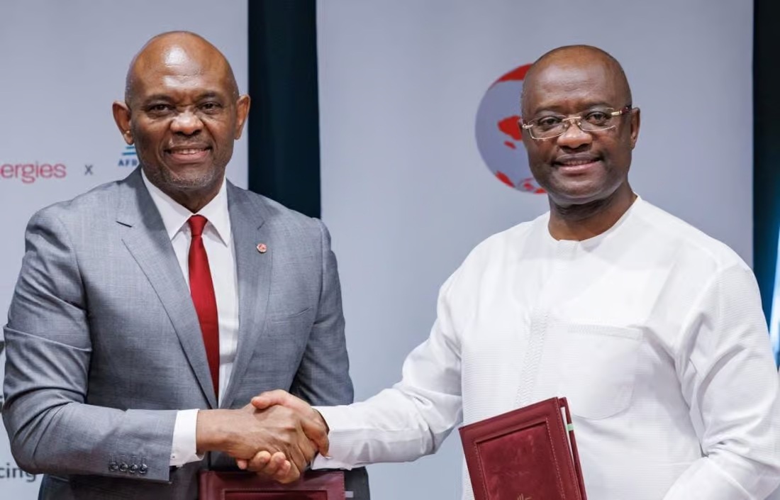 De gauche à droite Tony O. Elumelu, Cfr, président du conseil de Heirs Energies, et  George Elombi, président et président du conseil d'Afreximbank.